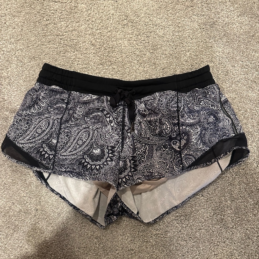 Lululemon hotty hot Paisley Shorts